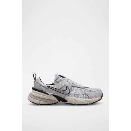 Baskets Nike V2K Run - Gris clair et blanc - 02 - 33592677