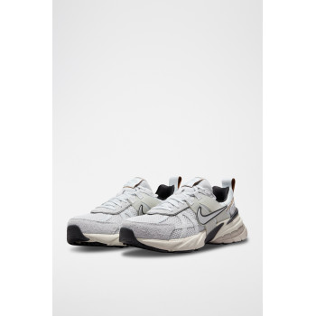 Baskets Nike V2K Run - Gris clair et blanc - 02 - 33592677