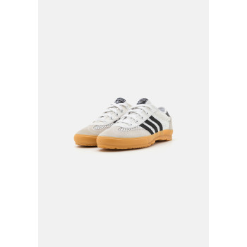 adidas Originals Baskets basses TISCHTENNIS - 01 - AD111A2LP|A11