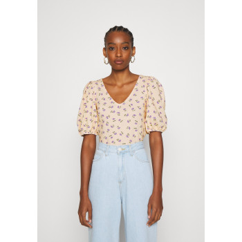 Monki T-shirt basique MALENA - 01 - MOQ21D06C|E11