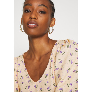 Monki T-shirt basique MALENA - 01 - MOQ21D06C|E11