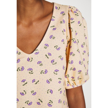 Monki T-shirt basique MALENA - 01 - MOQ21D06C|E11