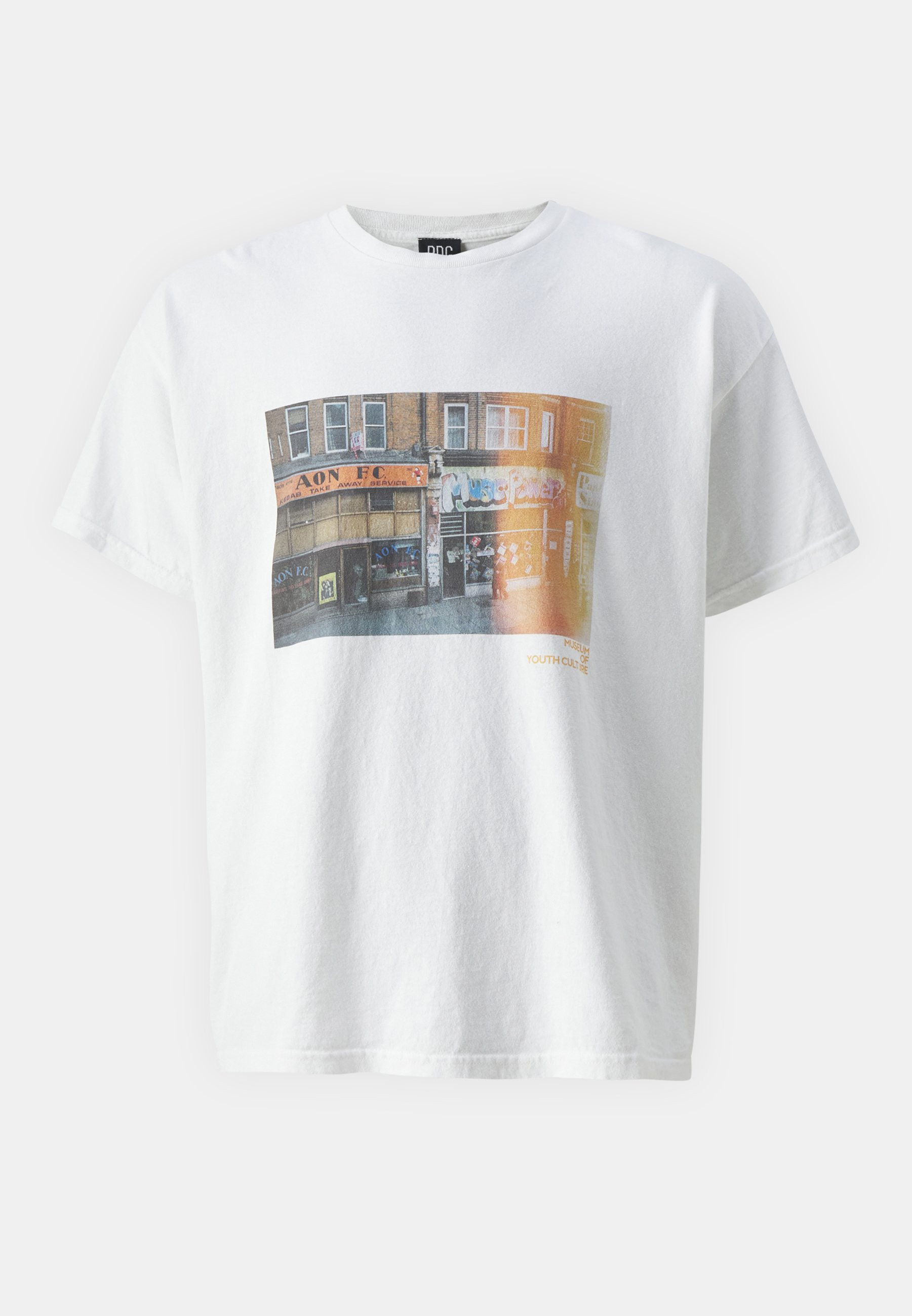 BDG Urban Outfitters T-shirt imprimé MUSEUM OF YOUTH SHOP TEE UNISEX - 01 - QX7210099|A11