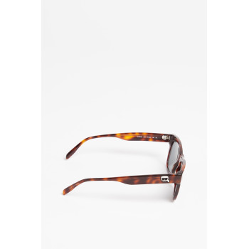 Lunette de soleil - 02 - 33581344