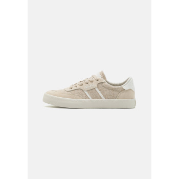 Polo Ralph Lauren Baskets basses COURT - 01 - PO211A03W|A11