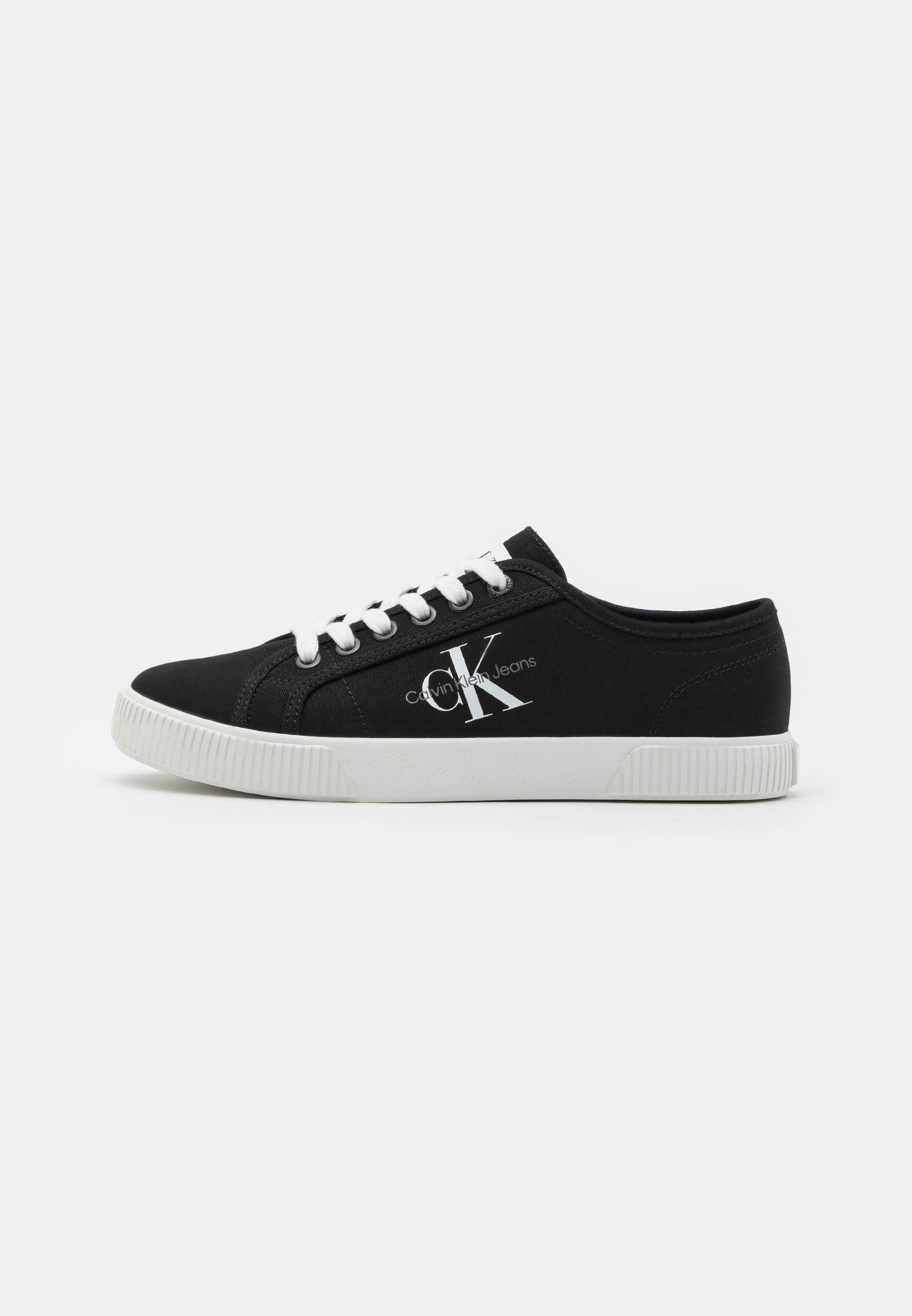 Calvin Klein Jeans Baskets basses ESSENTIAL  - 01 - C1811A08A|Q12