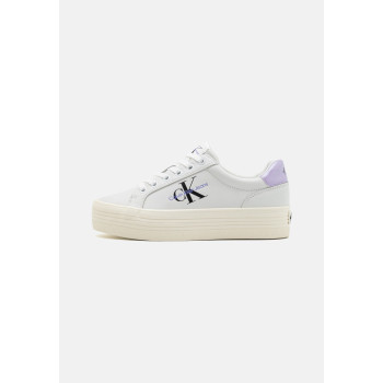 Calvin Klein Jeans Baskets basses FLATFORM LACEUP - 01 - C1811A0I1|A13