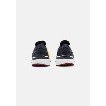 adidas by Stella McCartney Chaussures de running sur route ULTRABOOST 20 - 01 - AD741A05S|T11