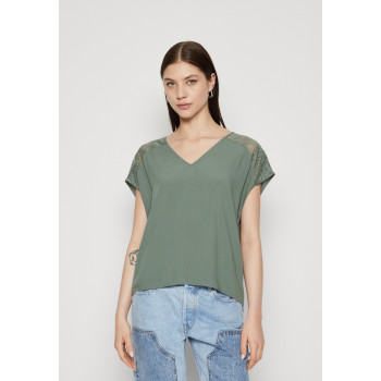 Vero Moda Blouse VMRUSK V NECK - 01 - VE121E3MU|M11