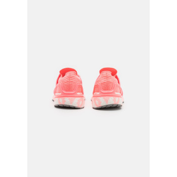 adidas by Stella McCartney Chaussures de running sur route ADIDAS BY STELLA MCCARTNEY ULTRABOOST 20 - 01 - AD741A05X|J11