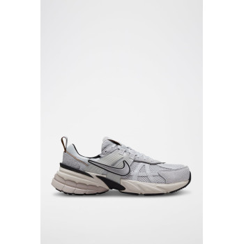 Nike V2K Run - Gris clair et blanc - 02 - 34333461