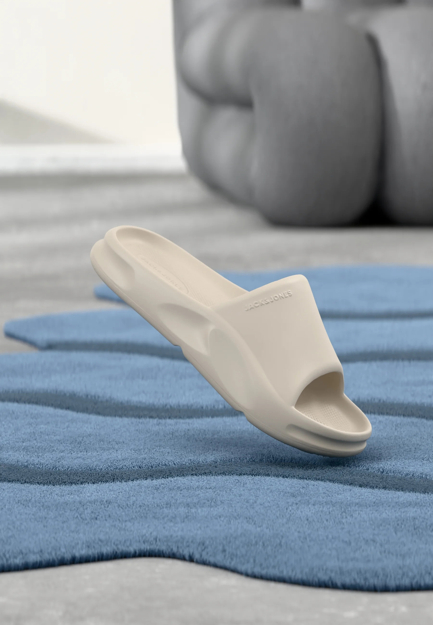 Jack & Jones JFWSTATUS MOULDED SLIDER Mules beige 41 undefined