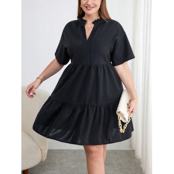 SHEIN Essnce Robe à col de poupée grande taille avec encolure en V, taille froncée et manches courtes - 34178879