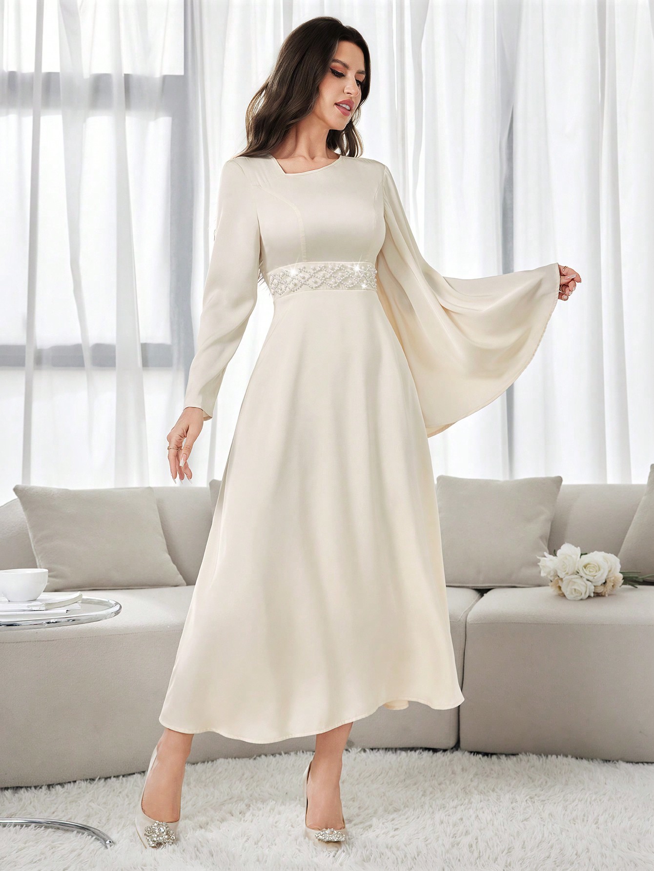 SHEIN Modely Robe élégante à taille haute pour femme avec encolure asymétrique et manches évasées pour l'été - 35444701