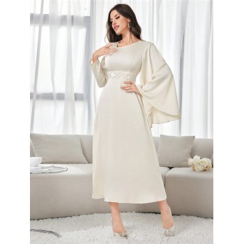 SHEIN Modely Robe élégante à taille haute pour femme avec encolure asymétrique et manches évasées pour l'été - 35444701