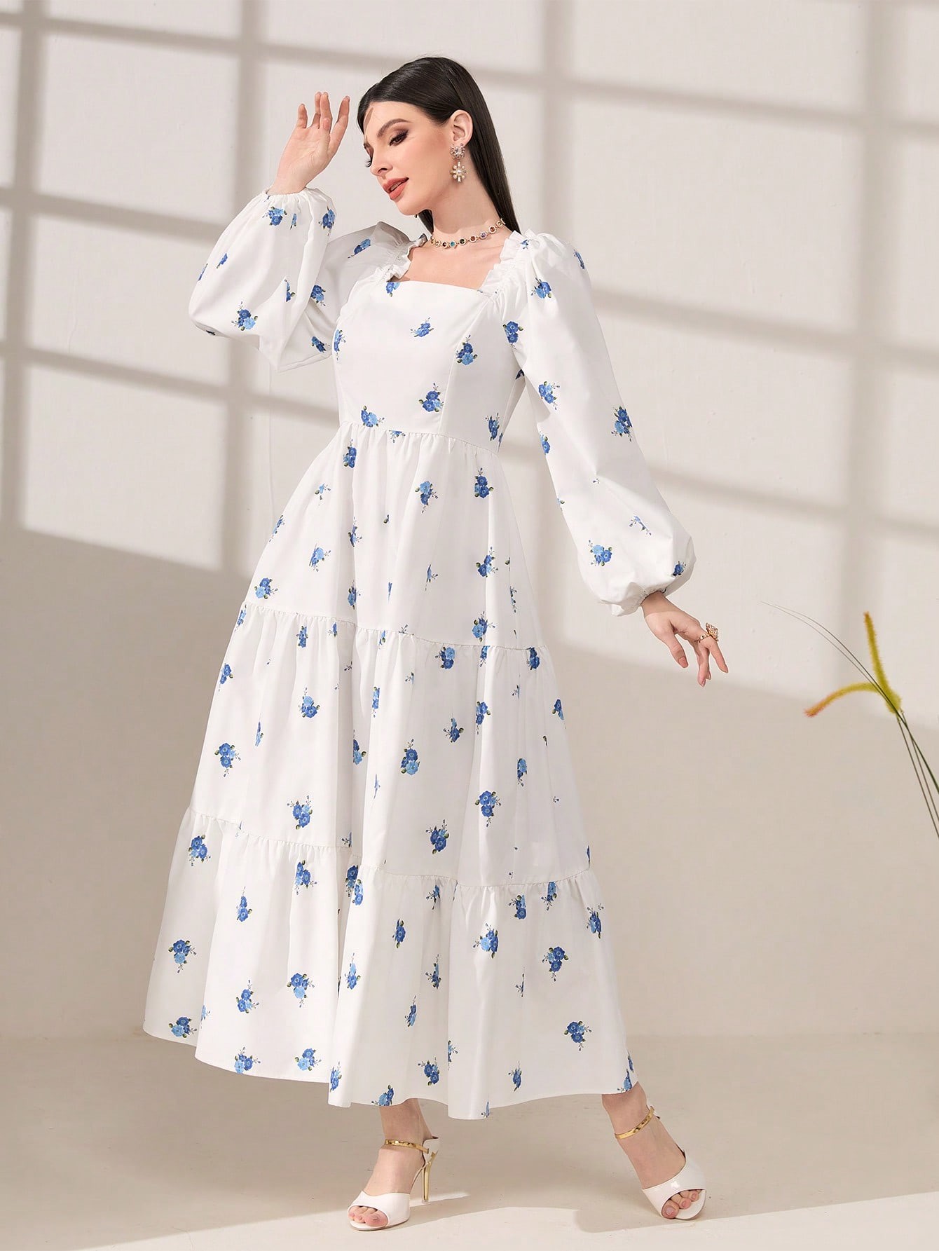 SHEIN Modely Robe Imprimé Floral À Col Carré Manches Bouffantes À Volants - 14404260