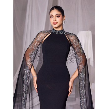 Robe De Cape Formelle À Ourlet Sirène En Maille Contrastante Avec Détail En Strass - 28400349