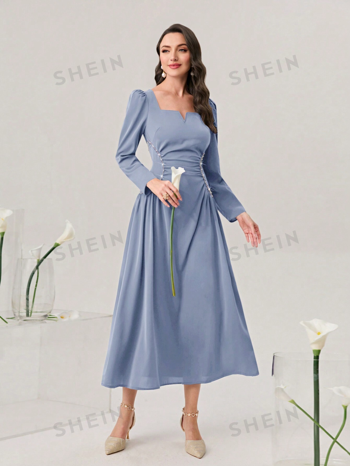 SHEIN Modely Robe De Taille Froncée Pour Femmes Avec Col À Encoche - 28783433