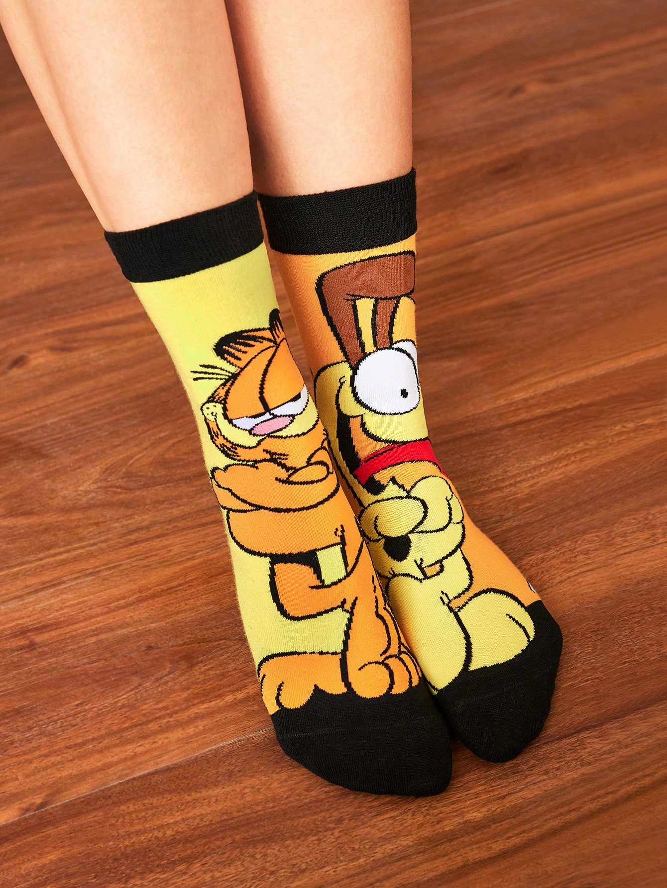 GARFIELD X SHEIN 1 Paire de chaussettes mi-mollet avec motif de dessin animé et blocs de couleur pour femmes - 35235541