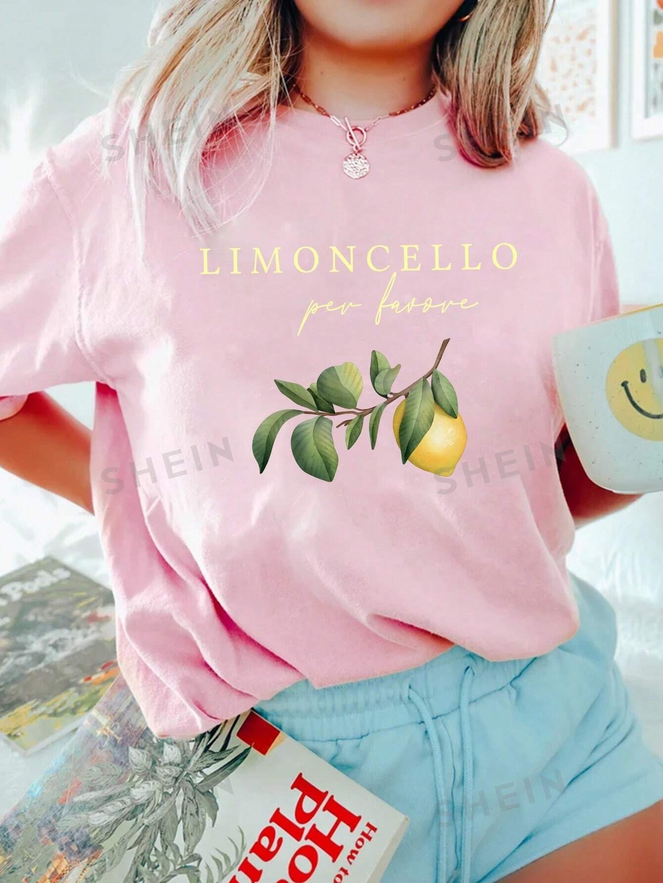 SHEIN Essnce T-shirt d'été décontracté pour femme avec slogan imprimé 'citron' et manches courtes à épaules basses, col rond et coupe ample en couleur rose - 37392334