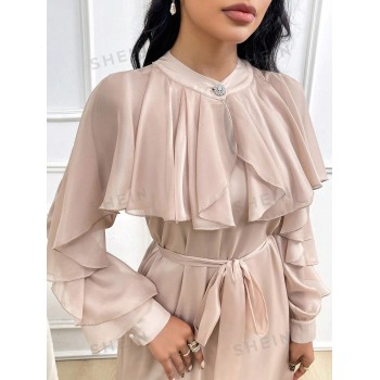 SHEIN Modely Robe élégante pour femme en style arabe avec manches longues et joint de couleur unicolore, ourlet à volants - 36592780