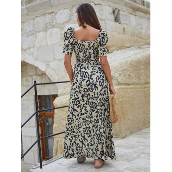 SHEIN Robe pour femme à manches courtes imprimée léopard avec col en cœur et style de vacances pour le printemps/été - 33326844