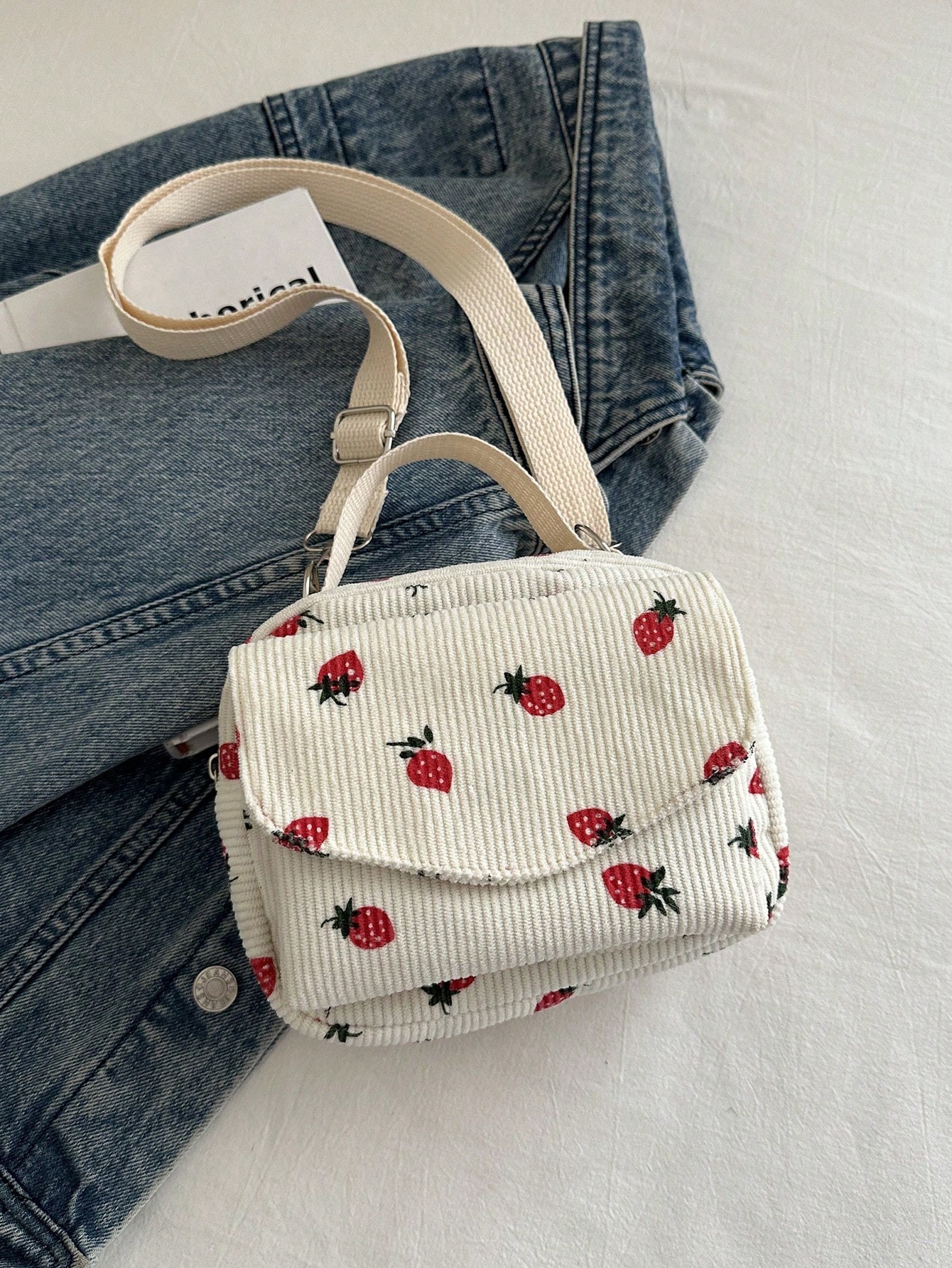 1 pièce Mignon sac à bandoulière rose et blanc à motif de fraise dessin animé pour femmes, sac à bandoulière en velours côtelé, sac à bandoulière en canevas avec rabat et fermeture à glissière, petit sac et portefeuille - 34949875