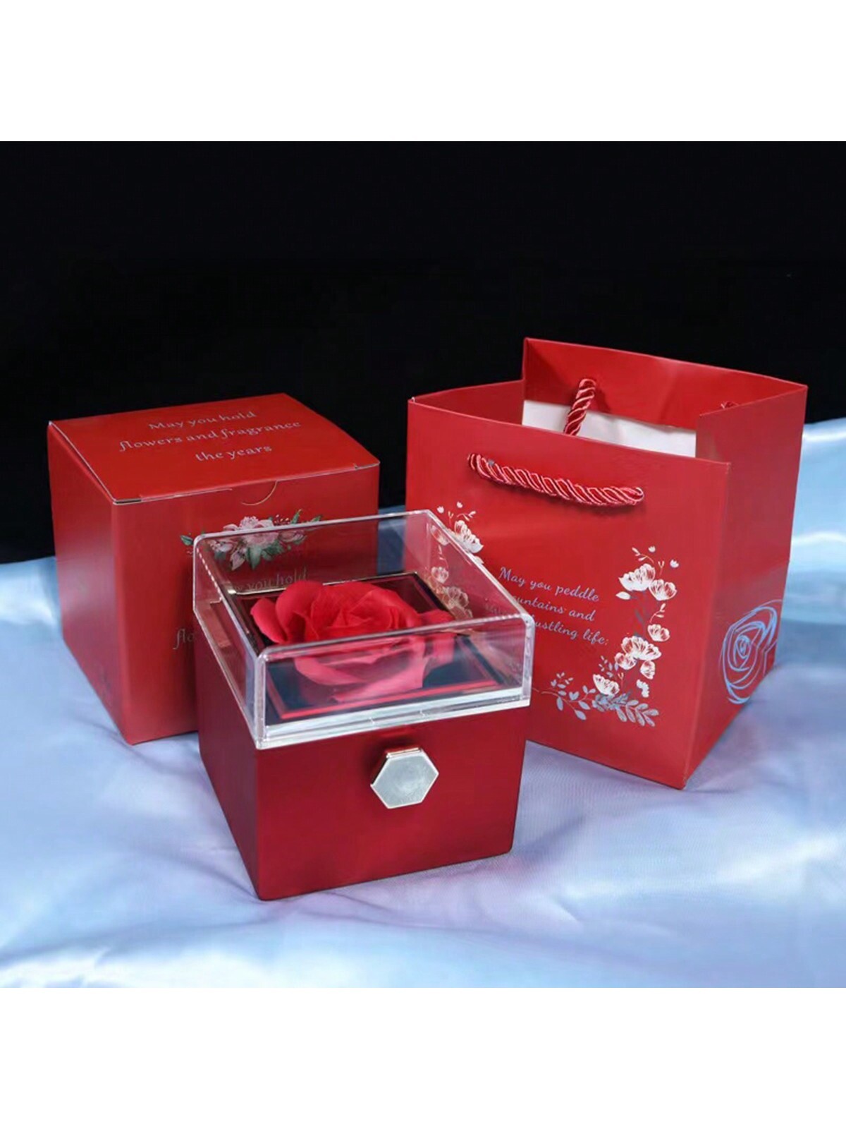 Boîte à bijoux surprise rotative pour la Saint-Valentin avec motif de roses rouges pour bagues, colliers et boucles d\"oreilles. Boîte de cadeau d\"em  cadeau de remise des diplômes - 27130959