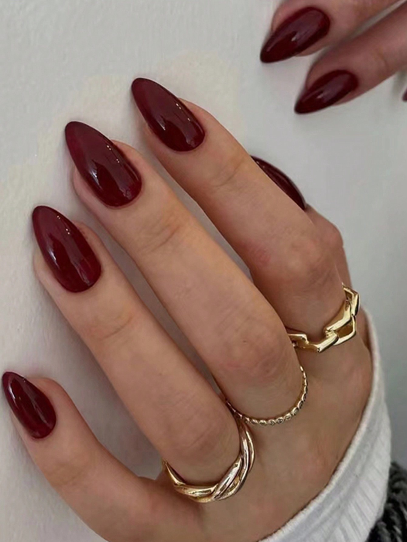 Améliorez votre élégance - Ensemble de 30 pièces de faux ongles simples en forme d'amande rétro de couleur unie en rouge, convient pour un port quotidien par les femmes, ongles pressés, fournitures d'ongles - 27362185