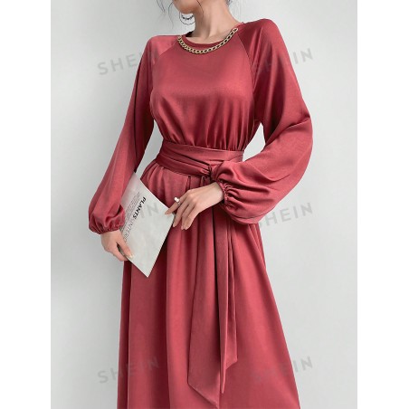 SHEIN Modely Robe élégante à encolure ronde, manches lanternes simples et ceinture - 32579902