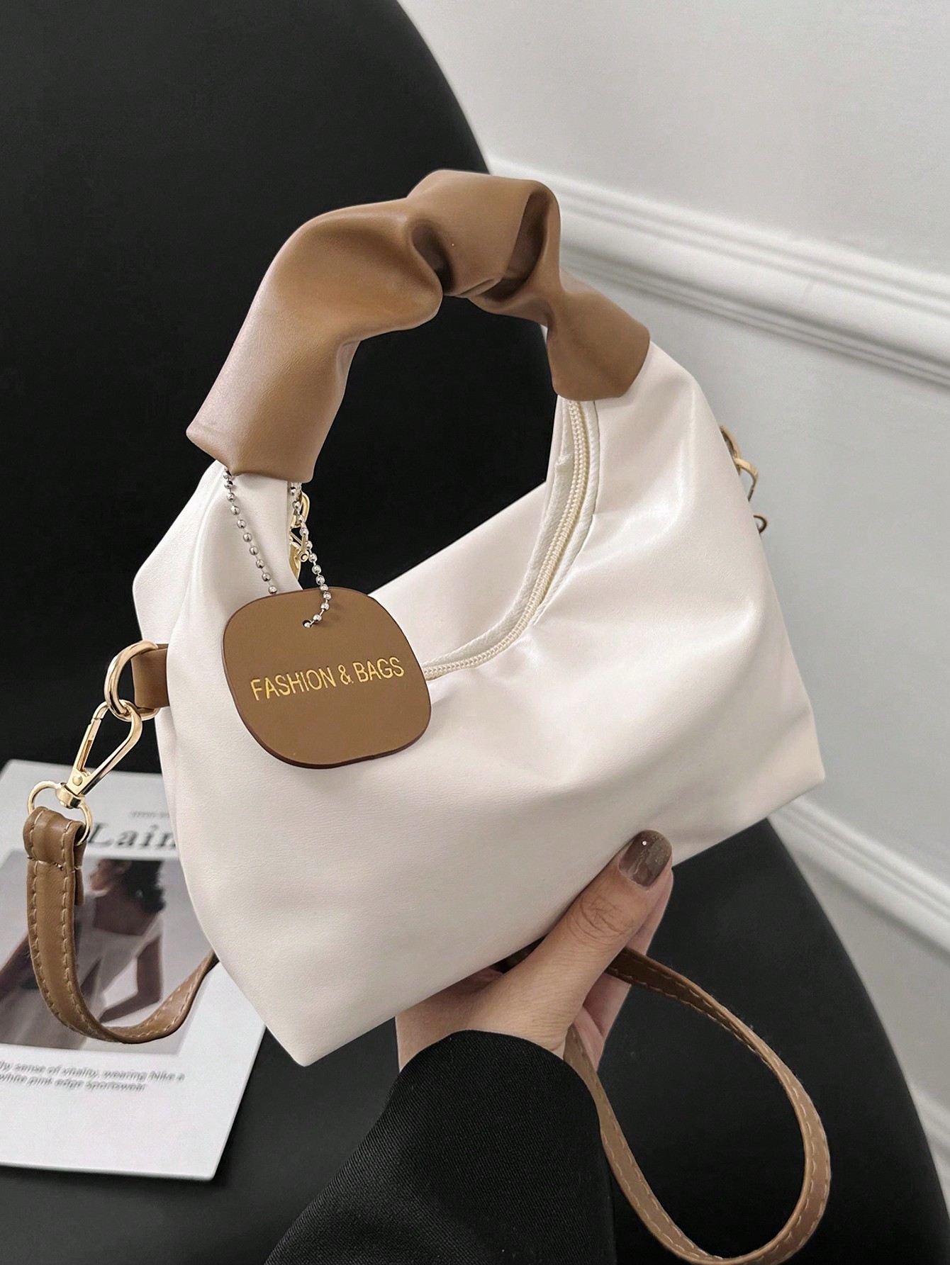 Minuscule Sac À Main Plié En Forme De Nuage, Détail De Ruban Doré Imprimé À Lettres Multicolores Décontracté, Sac À Bandoulière Unique, Sac À Bandoulière Croisé, Petit Sac Carré Pour Femme - 30927580