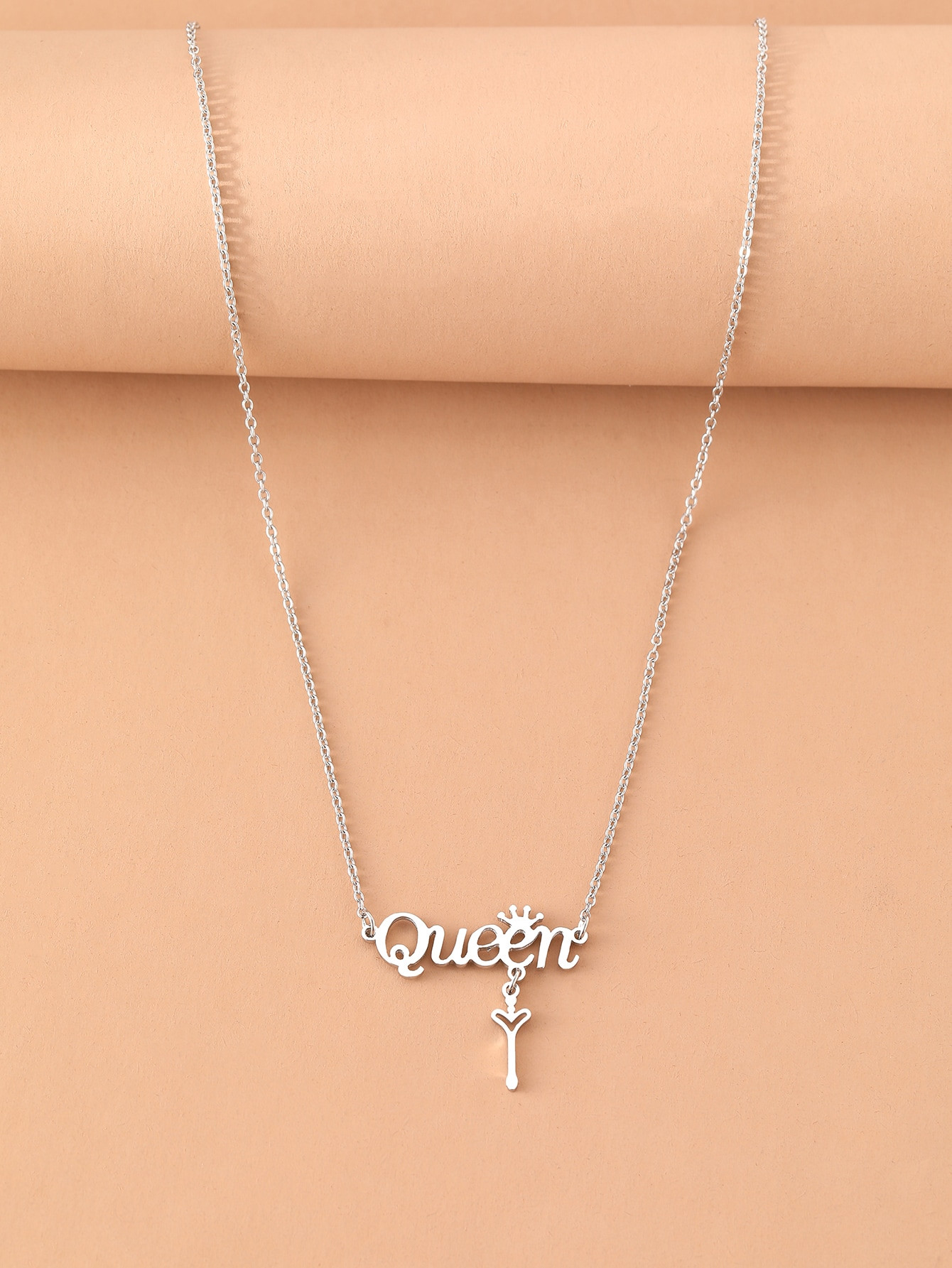 Collier en acier inoxydable Élégante lettre Queen Crown Key Pendentifs de lumière de luxe Chaîne de collier élégant pour femme Cadeau de bijoux - 18233182