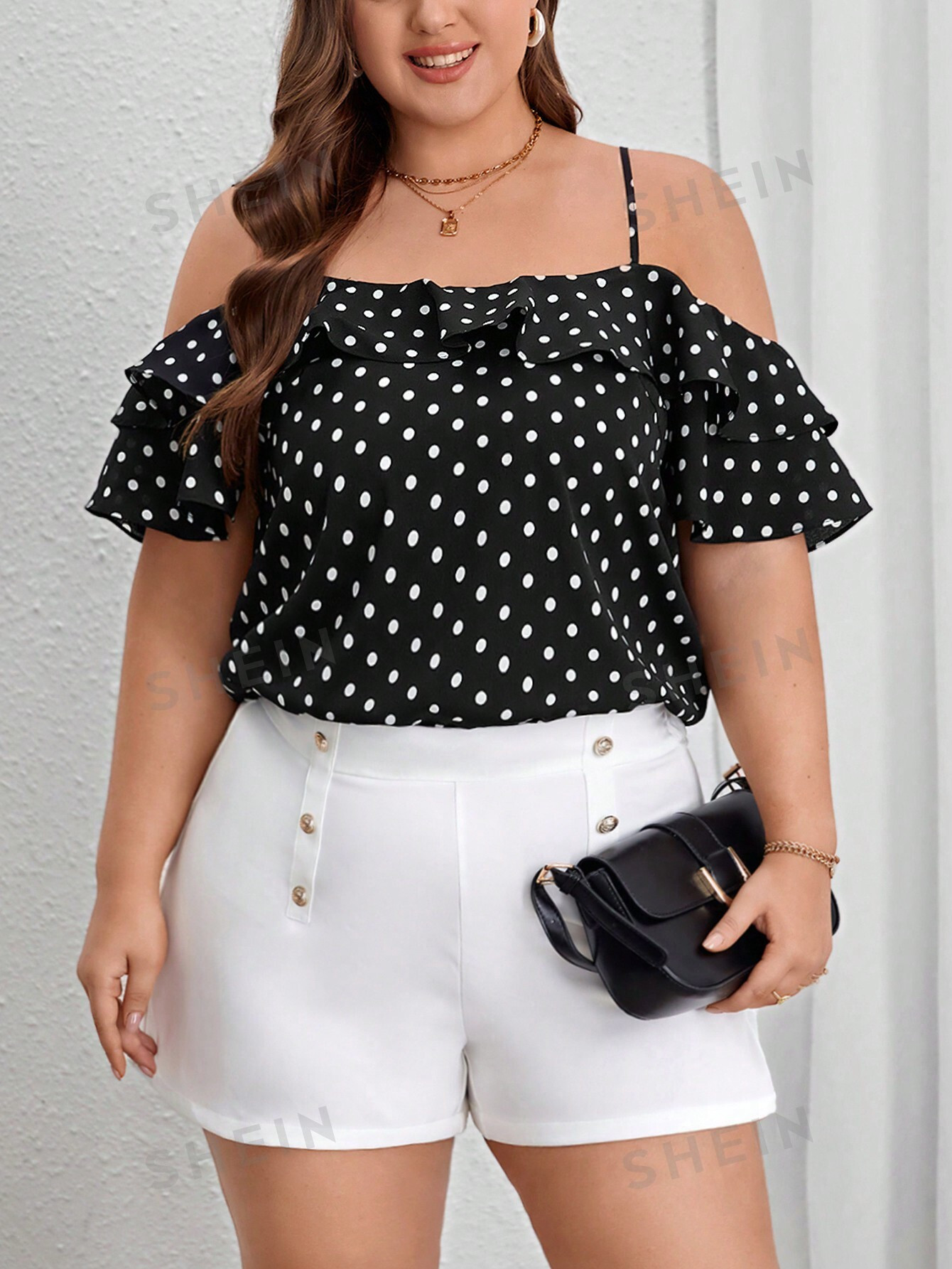 SHEIN Privé Blouse Ample Élégante À Pois À Épaules Creusées Et Manches À Double Volant Superposé, Grande Taille, Idéale Pour Les Rendez-vous Romantiques, Le Port Quotidien Et Les Voyages De Printemps Et D'été - 29860451