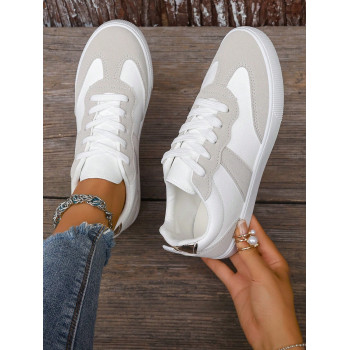 Nouvelles chaussures de sport blanches décontractées pour femmes de printemps/automne, chaussures de sport confortables de grande taille classique, style  avec lacets plats - 37717086