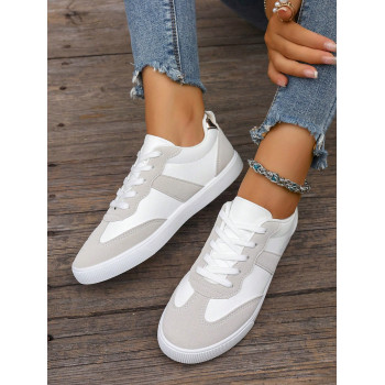 Nouvelles chaussures de sport blanches décontractées pour femmes de printemps/automne, chaussures de sport confortables de grande taille classique, style  avec lacets plats - 37717086