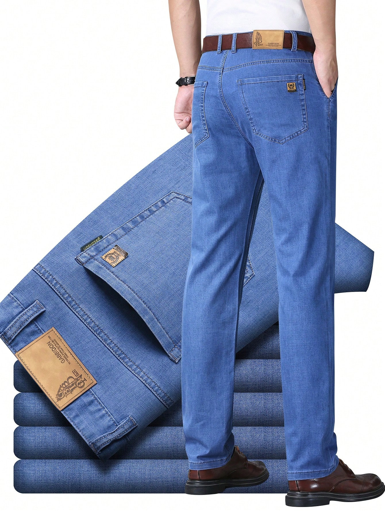 Jeans d'affaires bleu clair lavé à l'eau pour hommes, ajustés et avec poches obliques - 36377298