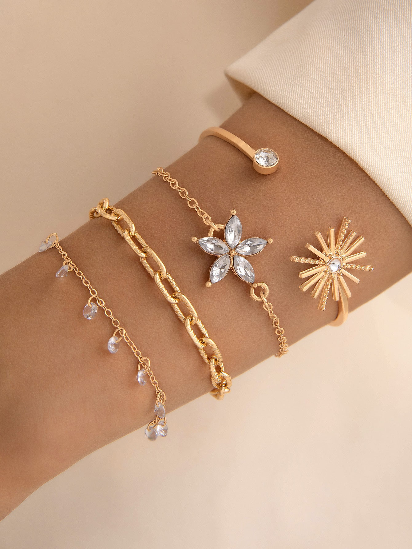 4 pièces/set Bracelets Manchette Simple En Alliage diamante Fleur & À Franges À Chaîne Tournesol Ouvrir Et Main Chaînes Pour Femme Rencontre Cadeaux , À La Main , Couper À Taille Selon À Poignet Taille , Aléatoire À Franges Perle Chiffre - 20292411