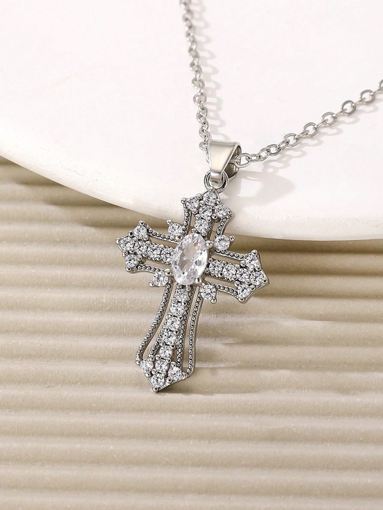 1 Pièce Collier Pendentif Croix Simple Avec Incrustations Micro Pour Hommes Et Femmes, Pour Une Utilisation Quotidienne - 21955450